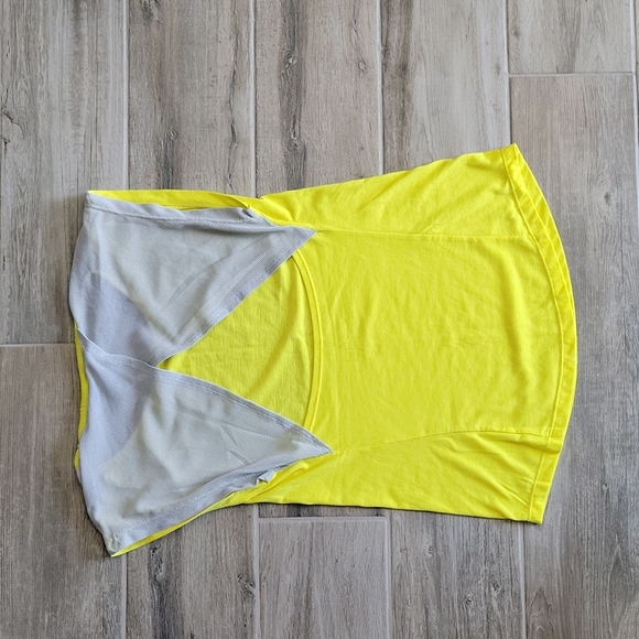 Bundle 4 workout tank tops. (3) Asics, (1) Layer 8 - Picture 5 of 11